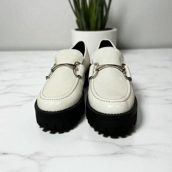 Steve Madden Lug Sole Loafers Size 7.5 White Croc Embossed Hardware Accents - Picture 1 of 9